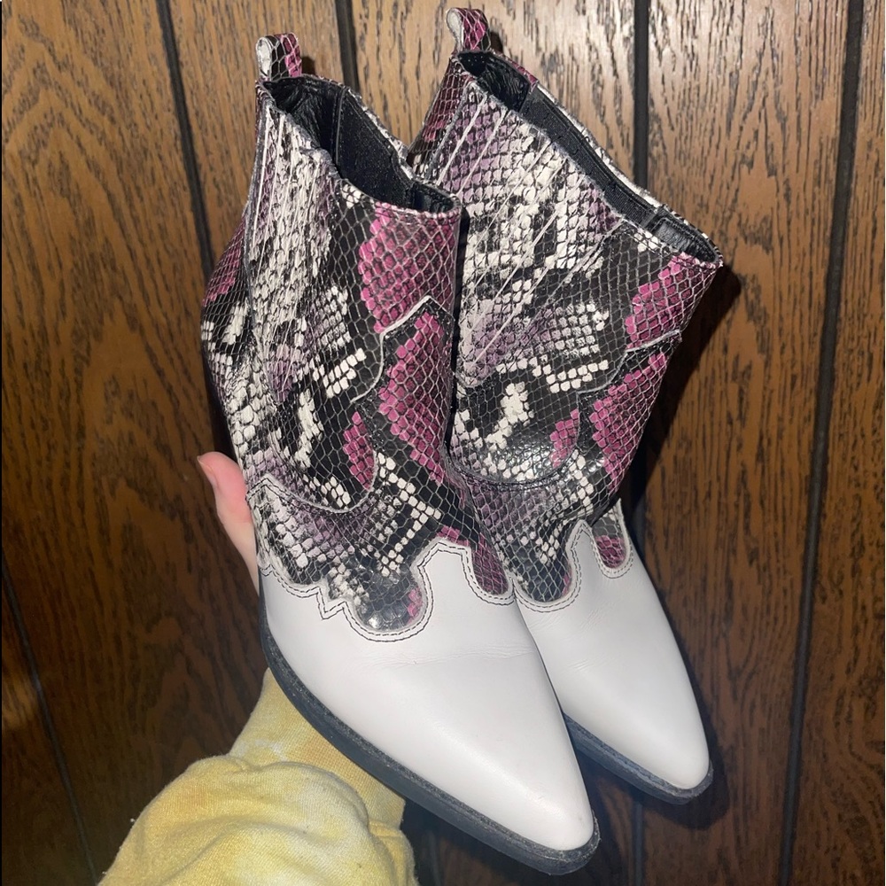 Sam Edelman size 6 Booties
